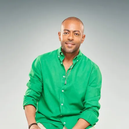 تامر عاشور - الصورة من صفحته الرسمية على الفيسبوك