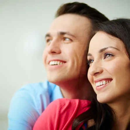 للرجال .. تعرفوا إلى علامات حب الزوجة لزوجها