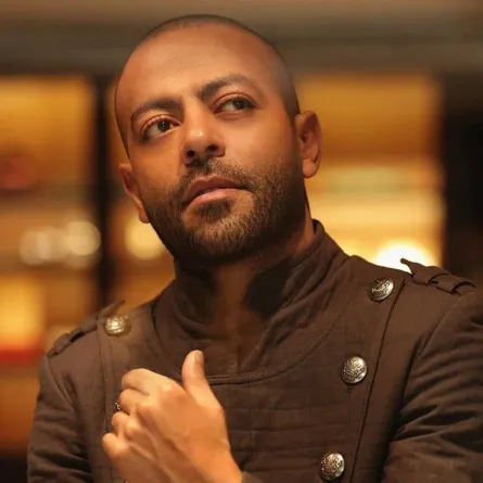 تامر عاشور - الصورة من صفحته الرسمية على الفيسبوك