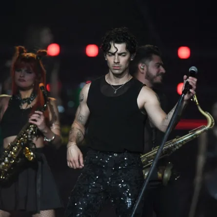 جو جوناس Joe Jonas (مصدر الصورة: Bryan Steffy / GETTY IMAGES NORTH AMERICA / Getty Images via AFP)