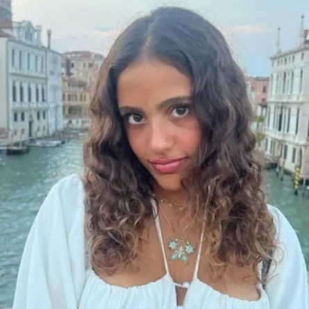 جانا عمرو دياب - الصورة من حسابها على انستغرام 