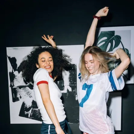 الزومبا.. رياضة ممتعة تحرق الدهون وغنية بالفوائد الصحية (المصدر: Pexels)