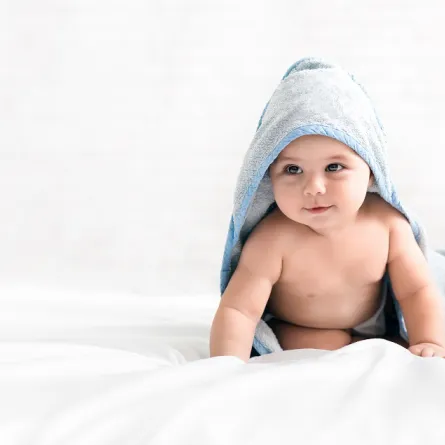 صورة لرضيع يتمتع ببشرة رطبة