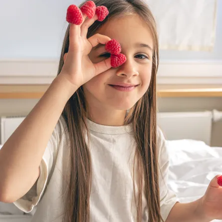 التوت من الفواكة المغذية للطفل ويعزز المناعة- (مصدر الصورة: موقع freepik)