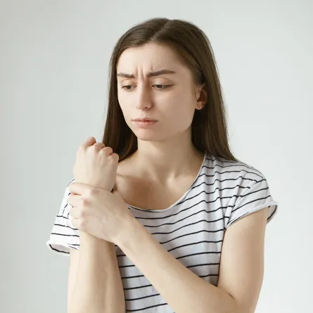 6 خطوات تساعدكِ على الوقاية من هشاشة العظام في يومها العالمي (المصدر: Freepik)