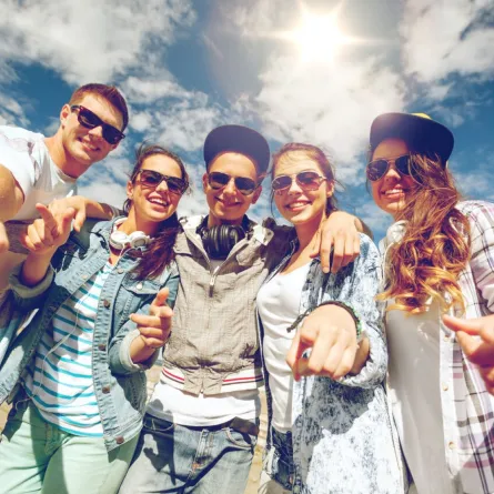 صورة لمراهقين متمردين