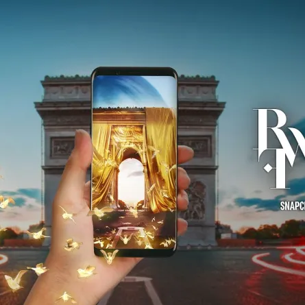 تتمثل هذه الفعالية في إحضار أسبوع الأزياء السعودي إلى المسرح العالمي عن طريق تغطية المعالم الأثرية العالمية المعروفة في عددٍ من العواصم العالمية