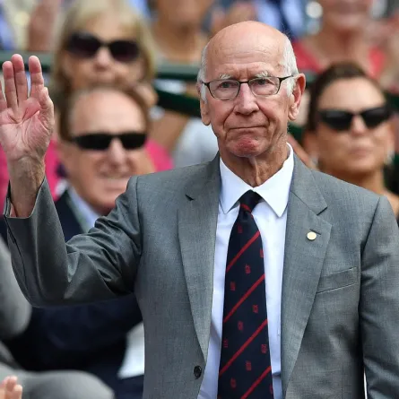 بوبي تشارلتون (Bobby Charlton). مصدر الصورة: Ben STANSALL / AFP
