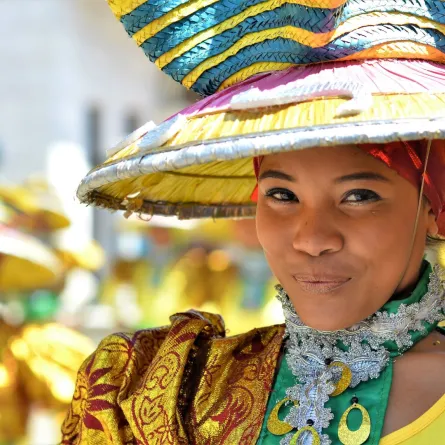 الفرق بين العادات والتقاليد