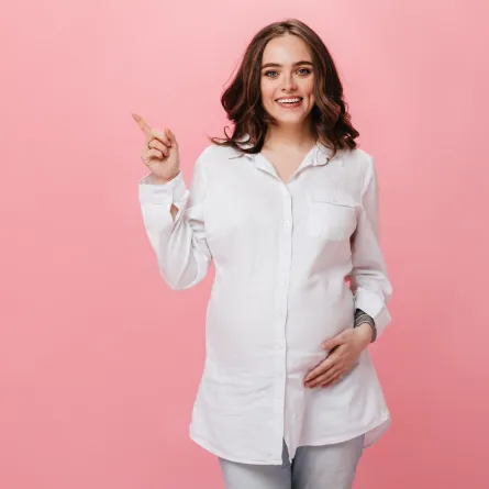 من المهم مداومة المرأة الحامل على الرياضة- (مصدر الصورة: موقع freepik)