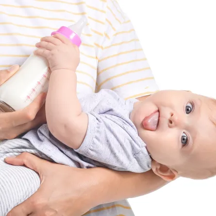 صورة طريفة لطفل يبتسم