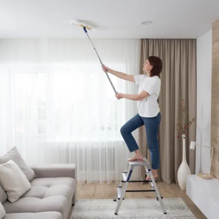 طرق  تنظيف الأسقف المدهونة والخشبيّة