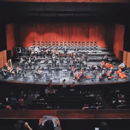 الاحتفال باليوم العالمي للأوبرا 