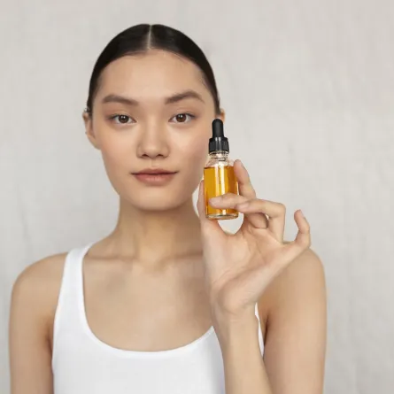 زيت الجزر للعناية بالبشرة- الصورة من Freepik 