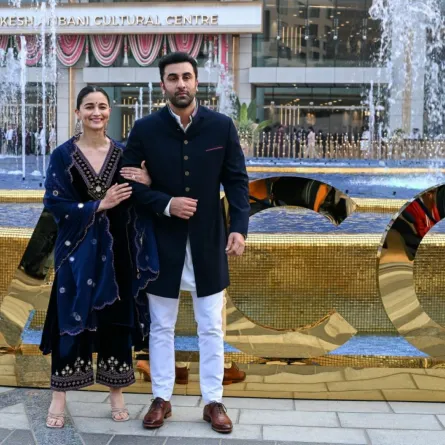 عليا بهات ورانبير كابور ( Alia Bhatt and Ranbir Kapoor). مصدر الصورة: INDRANIL MUKHERJEE / AFP