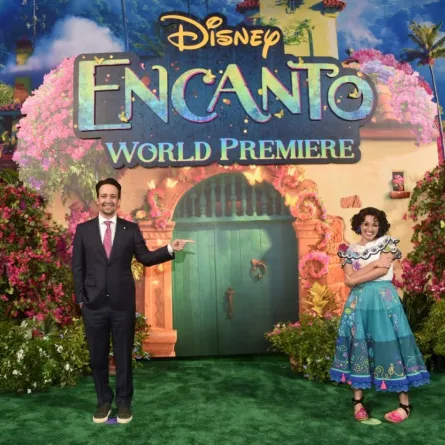 الكاتب المشارك وكاتب الأغاني لين مانويل ميراندا (Co-writer and songwriter Lin-Manuel Miranda). مصدر الصورة: Alberto E. Rodriguez/Getty Images for Disney/AFP