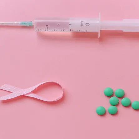 الفرق بين العلاج الهرموني والكيميائي (المصدر: pexels)