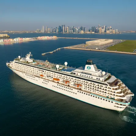  السفينة السياحية الفاخرة "كريستال سيمفوني". الصورة من الحساب الرسمي لشركة مواني قطر على منصة x