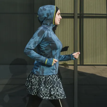 المشي السريع خلال موسم الرياض.. يجعلك أكثر رشاقة (المصدر: Freepik)