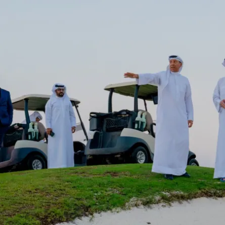 خالد بن حمد يتفقد النادي الملكي للجولف لاستضافة جولة دي بي ورلد العالمية. الصورة من وكالة الأنباء البحرينية