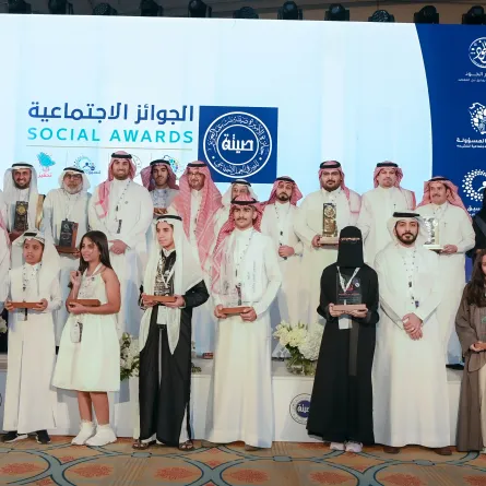 كرّم الأمير سعود بن فهد بن عبدالله والأمير عبدالله بن فيصل بن خالد، بمعيّة الدكتور فهد المغلوث، الفائزين بالجوائز الاجتماعية