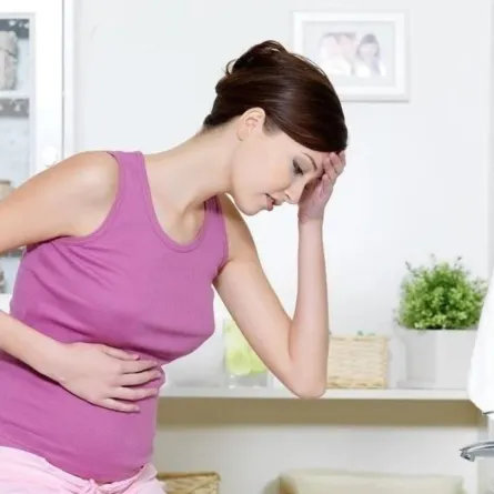 حامل تشكو ألم في المعدة