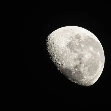 الهيئة العامة لشؤون الحرمين تعلن موعد إقامة صلاة الخسوف الليلة  - pexels by erik ding