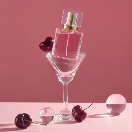 عطور برائحة الكرز الأسود.. إصدارات مميزة تناسب مختلف الأذواق - الصورة من Shutterstock