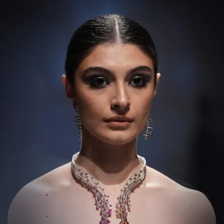 قلادة فخمة من مايكل سينكو  Michael Cinco