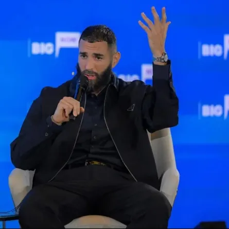 كريم بنزيما يؤكد على تطور السعودية خلال مشاركته في منتدى مسك العالمي - الصورة من واس