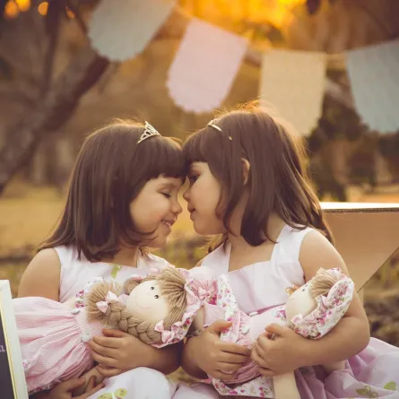 صورة توأم بنات