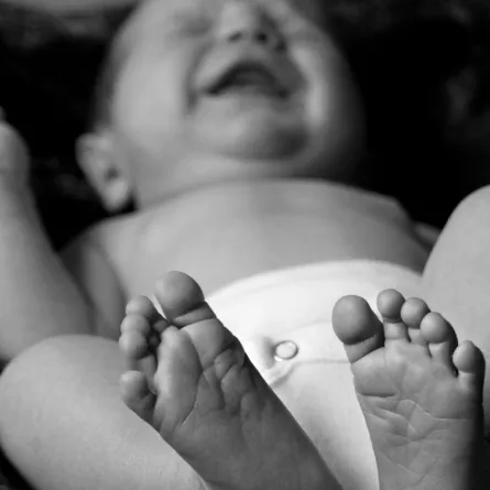 سبب بكاء الطفل عند الولادة - المصدر من pixabay 