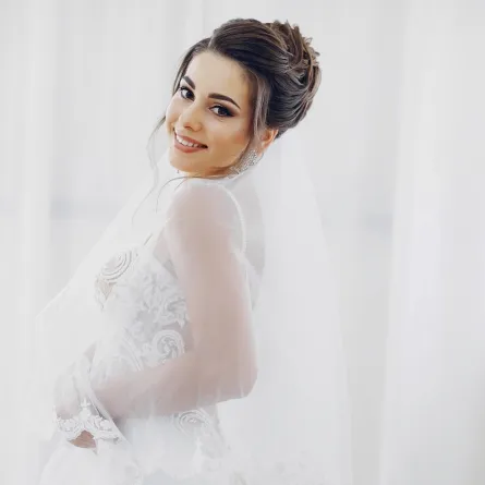 مكياج عروس- الصورة من Freepik 