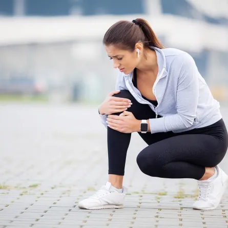 آلام الركبة بعد الرياضة.. أنواعها وأعراضها والعلاجات - الصورة من Shutterstock