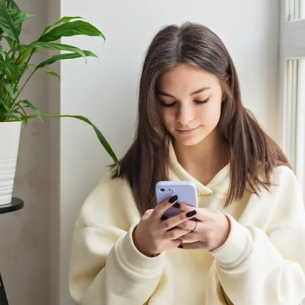 أرقام جديدة عن تأثير وسائل التواصل الاجتماعي على المراهقين - الصورة من Shutterstock 