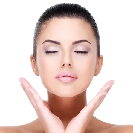 شد الوجه على شكل v - الصورة من Freepik 