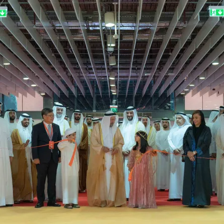 افتتاح الشيخ سلطان القاسمي لمعرض الشارقة الدولي للكتاب. الصورة من الحساب الرسمي لمكتب الشارقة الإعلامي على منصة x