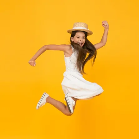 صورة طفلة تركض 