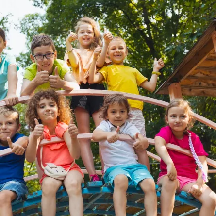 صورة لأطفال يلعبون ويمرحون بموسم الرياض