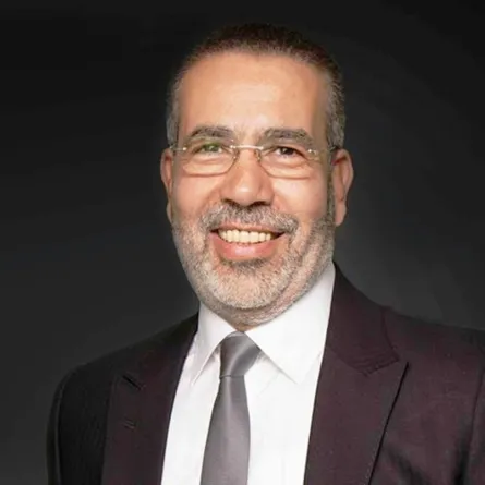 مدحت العدل - الصورة من صفحته الرسمية على الفيس بوك