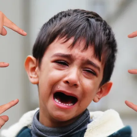 صورة طفل يبكي