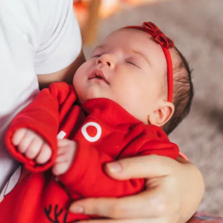 صورة لطفلة رضيعة نائمة