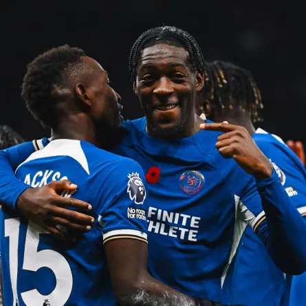 تشيلسي يهزم 9 لاعبين من توتنهام برباعية