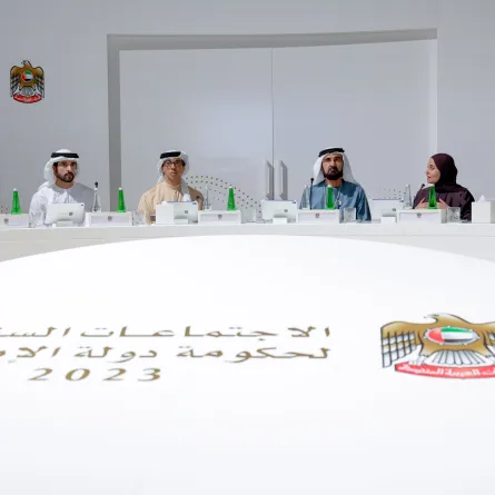 الشيخ محمد بن راشد آل مكتوم يحضر جلسة "التكامل الرقمي الحكومي الوطني". الصورة من مكتب دبي الإعلامي