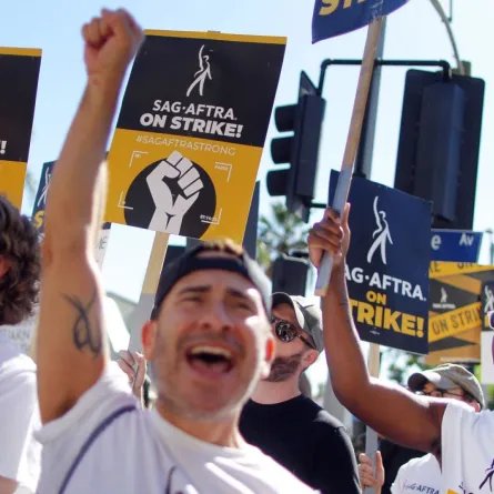 أعضاء وأنصار SAG-AFTRA. مصدر الصورة: Mario Tama/Getty Images/AFP