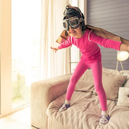 صورة لطفل يلعب