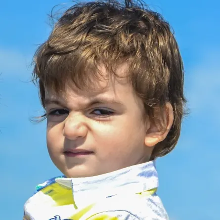 صورة طفل عدواني