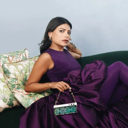 العنود بدر الرائدة والمصممة السعودية في جلسة تصوير خاصة بـ سيدتي