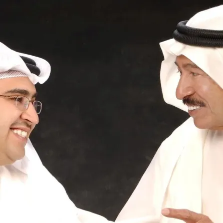 خالد برفقة والده الراحل  عبد الكريم عبد القادر -الصورة من حسابه على الانستغرام