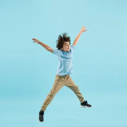 صورة لطفل يلعب